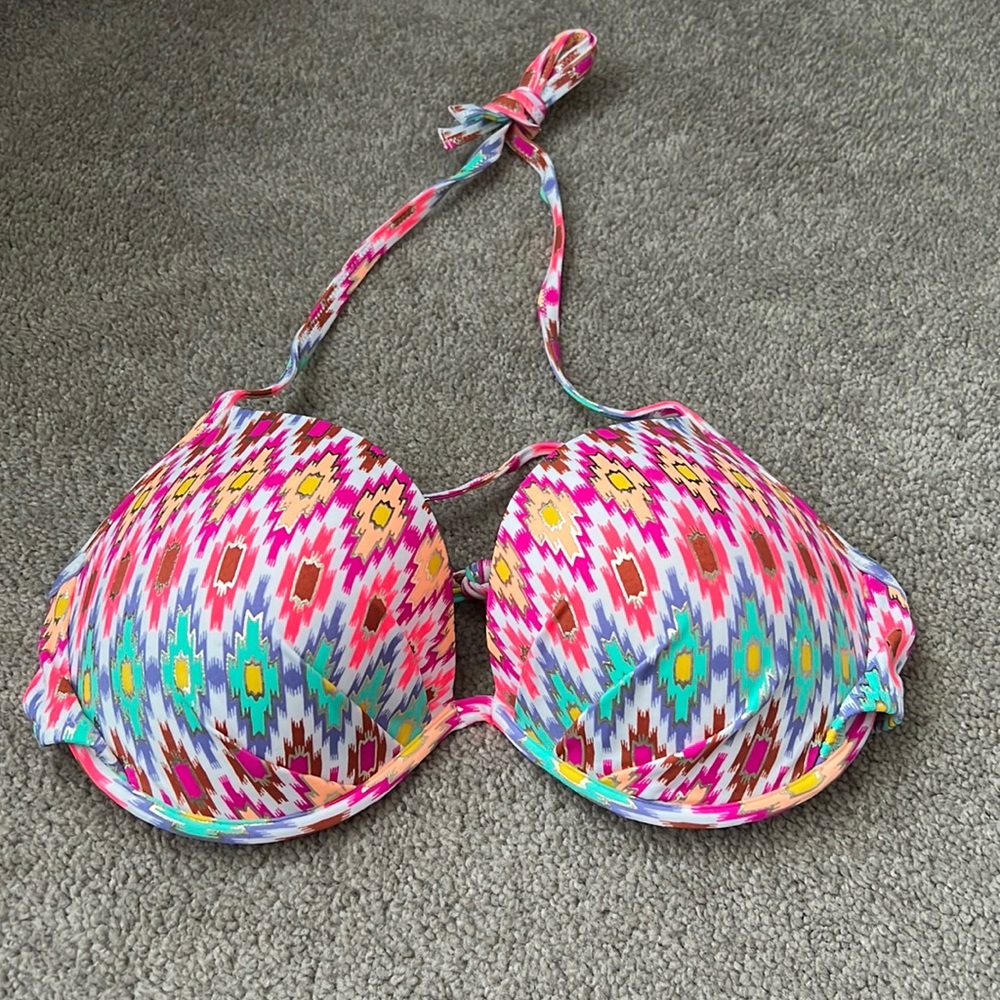 NWOT VICTORIA'S SECRET
Malibu Fabulous Push-Up Swim Top